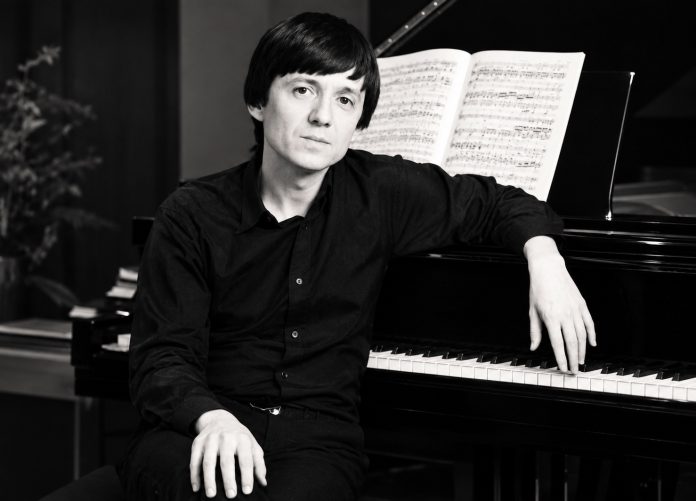 Szokolay Balazs zongoramuvesz